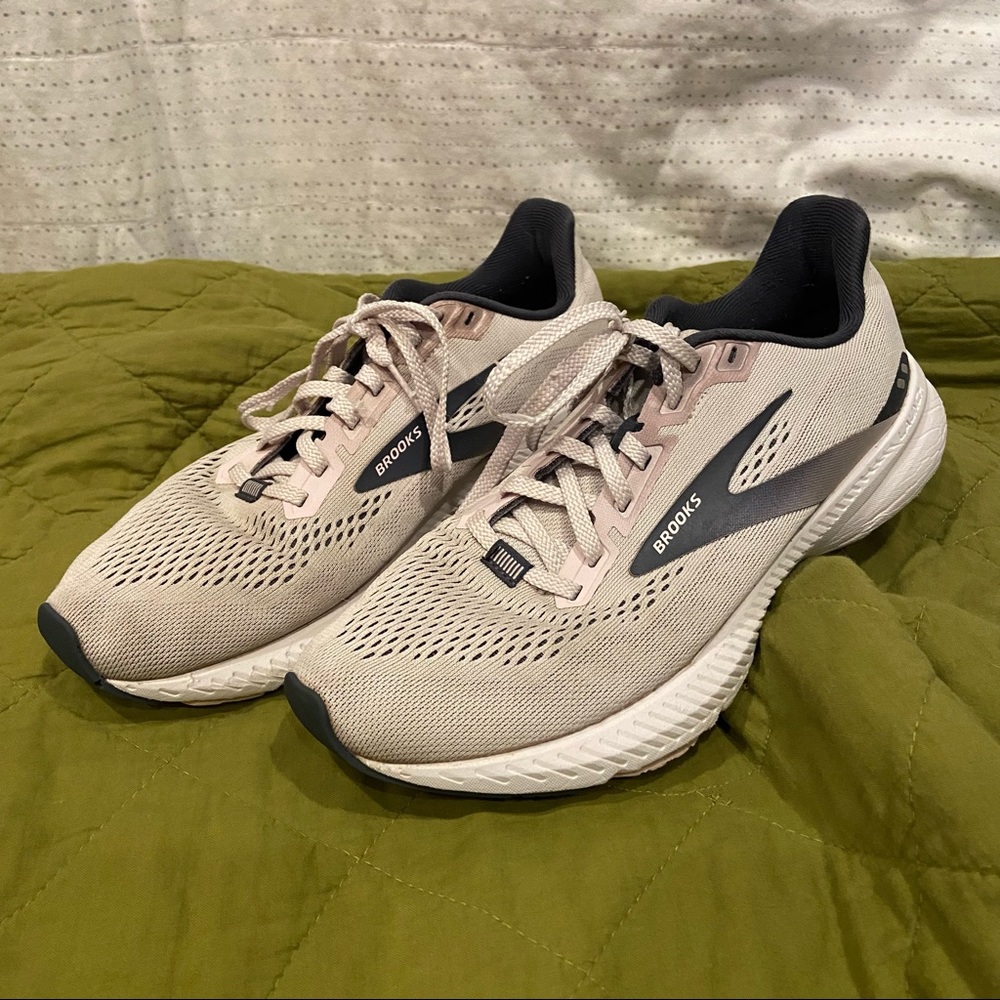 Brooks Launch 8 in Primrose/Ombre/Metallic